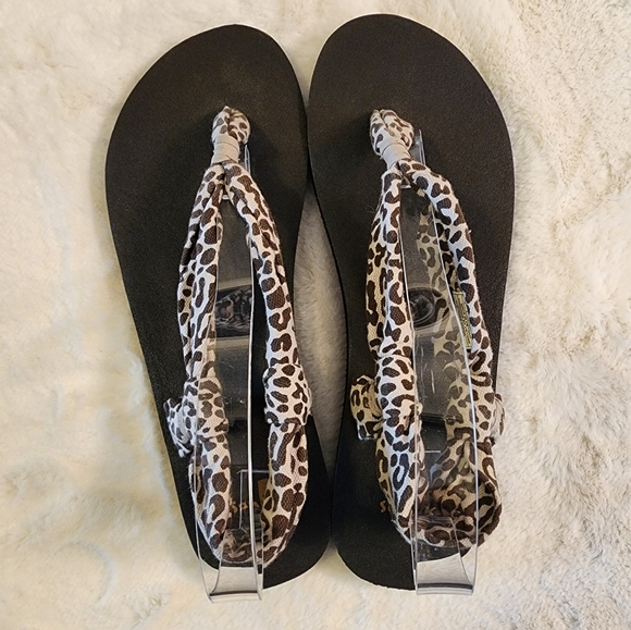 Sanuk sandals 9 - Picture 2 of 6